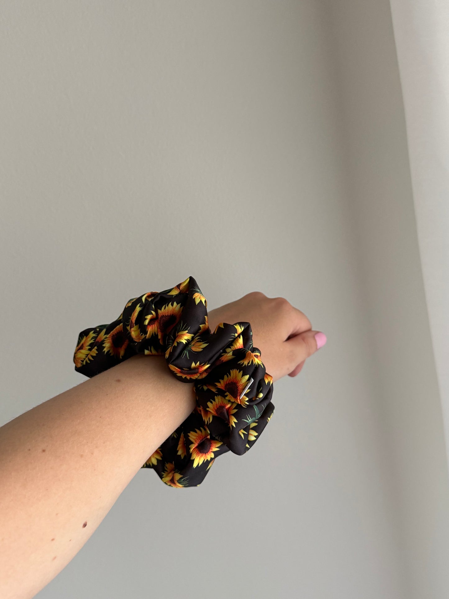 MIDNIGHT SUNFLOWER SCRUNCHIE