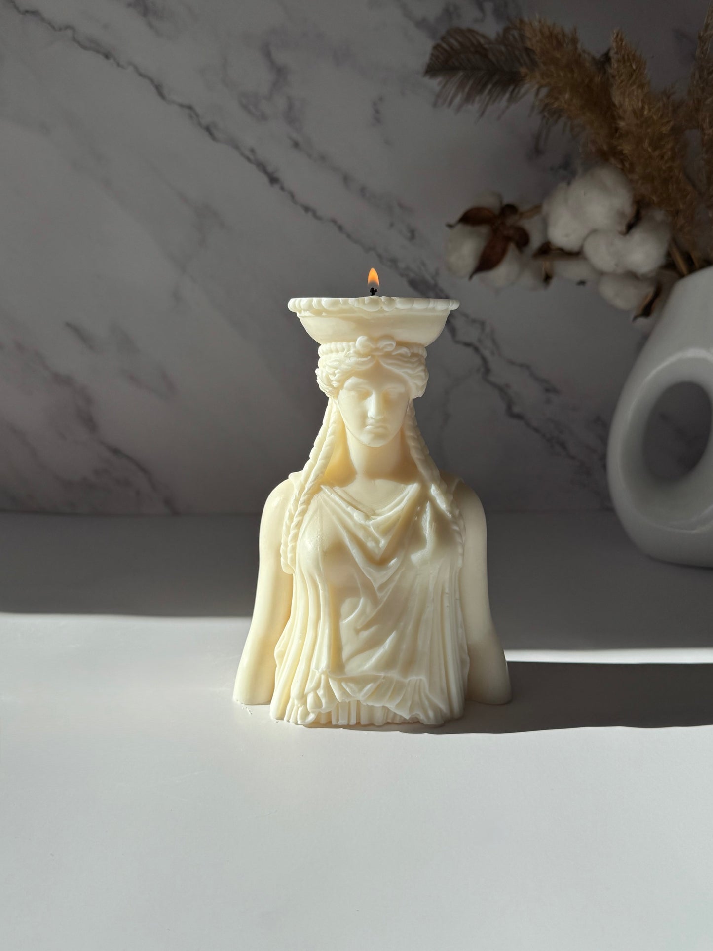 CARYATID küünal
